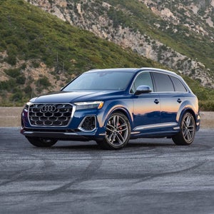 Side view of Audi Q8.